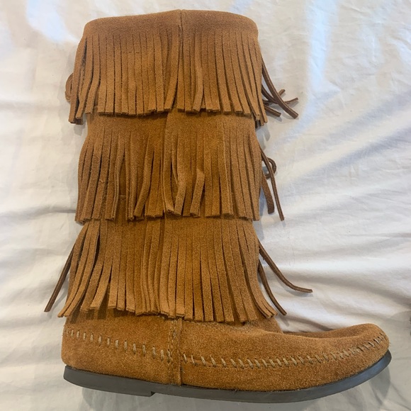 Minnetonka 3-Layer Fringe Boot - Picture 2 of 6